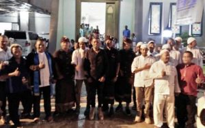 Pemuda Muslim Dan Pecalang Amankan Ibadah Natal Di Ambon