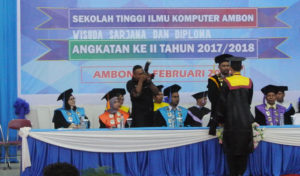 95 Mahasiswa STIKOM Ambon resmi diwisuda