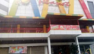 Resto Supermarket Planet 2000 Wainitu Terancam Ditutup