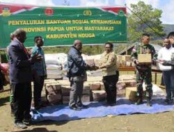 Masyarakat Nduga Terima Bantuan Beras 50 Ton