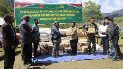 Masyarakat Nduga Terima Bantuan Beras 50 Ton
