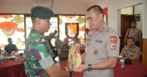 Kapolda – Pangdam Cenderawasih Santuni Keluarga Almarhum Kopda Zulkifli