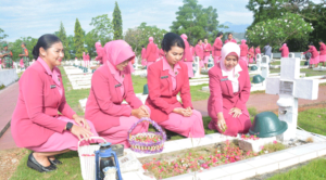 Ziarah ke TMP Waena, Ini Pesan Pengurus Bhayangkari Daerah Papua