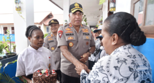Kapolda Papua Kunjungi 3 Sekolah di Kota Jayapura