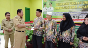 Pemkot Jayapura Berangkatkan 7 Warganya Umrah ke Mekah