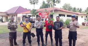 Peduli Penghijauan, Polisi Tanam Pohon di Halaman Mapolsek Sota