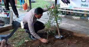 Sat Lantas Polres Jayapura Juga Gelar Aksi Tanam Pohon