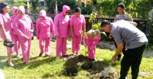 Dukung Lingkungan Asri, Polsek Miru Tanam Puluhan Pohon Buah