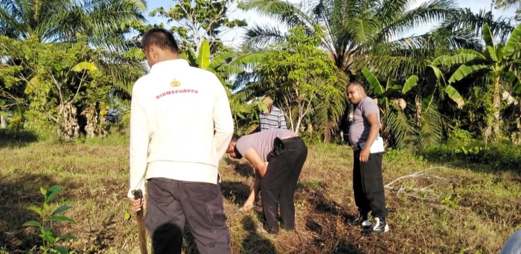 Personel Polsek Skanto Ikut Dukung Program Penghijauan