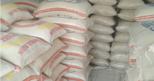 Beda Beras Plastik dan Asli, Begini Tips Sederhana Mengujinya !