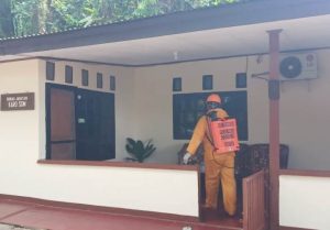 Cegah Covid-19, Rumdin PJU Polda Papua Disemprot Disinfektan
