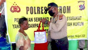 Penjual Sayur Terdampak Covid-19 di Keerom Terima Sembako