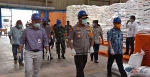 Kapolda  Papua Cek Ketersediaan Stok Beras dan BBM