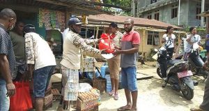 Warga Kota Baru Abepura Terima Bansos Covid-19
