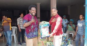 Polda Serahkan Bantuan ke Posko Relawan “The Spirit of Papua”