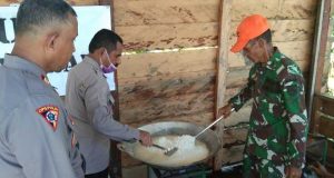 TNI-Polri Dirikan Dapur Umum di Mamberamo Raya