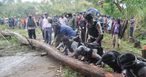 Usir Covid -19, Warga Distrik Asologaima Jayawijaya Palang Jalan