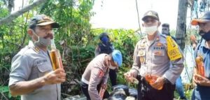 Polisi Sita Ratusan Botol Miras di Pesisir Sungai Mamberamo