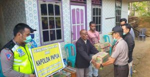 Keluarga Almarhum Marius Batera Terima Tali Asih dari Kapolda Papua