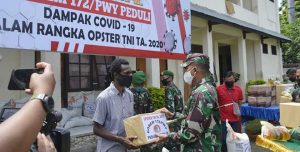 Korem 172/PWY Bantu Asrama Mahasiswa dan Panti Asuhan di 3 Daerah