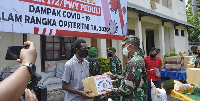 Korem 172/PWY Bantu Asrama Mahasiswa dan Panti Asuhan di 3 Daerah 6 Korem 172 PWY 32 Asrama dan 22 Panti web