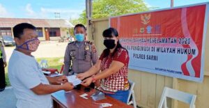 Polres Sarmi Salurkan BLT ke Sopir Terdampak Covid-19