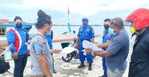 Timgab Covid-19 Sarmi Periksa Penumpang Kapal Rahmat Ilahi