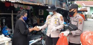300 Makanan Siap Saji Dibagikan ke Warga Hamadi Rawa I
