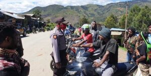 Polres Lanny Jaya Terus Ingatkan Warga Pakai Masker