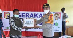 Wakapolda Beri Bantuan ke Panti Tresna Werda di Sentani