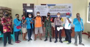 Bhabinkamtibmas Kawal Penyaluran Dana BLT Kampung Bhintuka