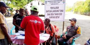 Bhabinkamtibmas Kampung Betaf Awasi Ketat Pendistribusian BLT