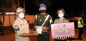 Personil TNI-Polri Terima Bantuan Bhayangkari Jayapura Kota