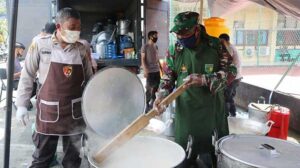 Dapur Umum TNI-Polri Kembali Siapkan 500 Bungkus Makanan Siap Saji