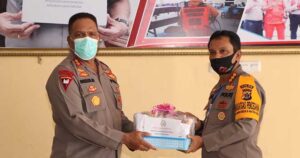 Ketua Bhayangkari Daerah Papua Bantu Personil di Pos Covid-19