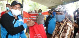 Kapolda Papua-TSoP Salurkan Bansos di Kabupaten Sarmi