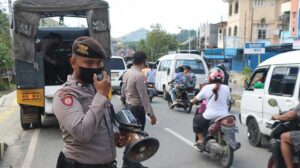 Polda Papua Patroli Imbau Masyarakat Tentang New Normal
