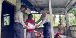 Polres Biak Salurkan 10 Ton Beras Bantuan Kapolri
