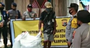 Dampak Covid-19, Polres Mamberamo Raya Salurkan Pangan Bantuan Kapolri