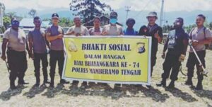 Polres Mamteng Baksos di Gereja GIDI Jelang HUT ke 74