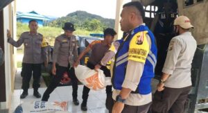 Polres Mamteng Salurkan Beras Bantuan Mabes Polri Tahap II