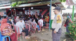 Polisi Awasi Penyaluran BST Kepada Warga Distrik Heram