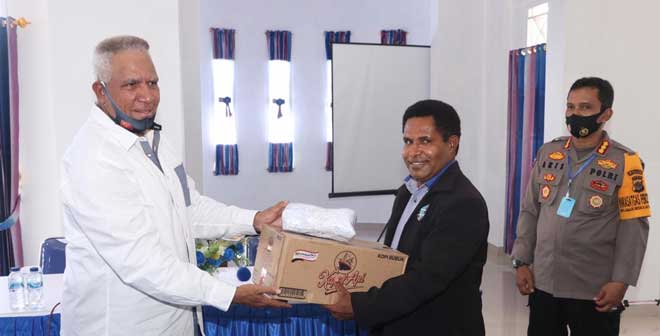 Silaturahmi ke Kantor Sinode Baptis, Kapolda Beri Bantuan Sembako 2 Kapolda Pap Kantor Sinode Baptis2