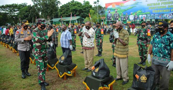 Panglima TNI-Kapolri Lepas Satgas Pendisiplinan Prokes Papua 2 Panglima Kapolri Lepas Satgas Prokes Pap2