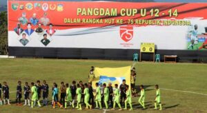 10 Tim Sepak Bola Usia 12-14 Berebut Piala Pangdam Cenderawasih