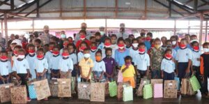 Kunjungi Kampung Yoboi, Kapolda Papua Beri Bantuan