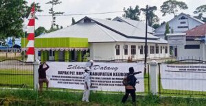 Pagar Kantor Dinkes Dilas, Nakes Tetap Tuntut Pencopotan Situmorang