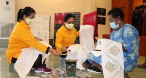 Lestarikan Budaya Papua, Dharma Pertiwi Daerah H Cenderawasih Gelar Pelatihan Membatik