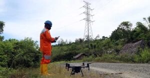 Jaga Keandalan Penyaluran Energi Listrik, PLN UPK Maluku Gunakan Drone