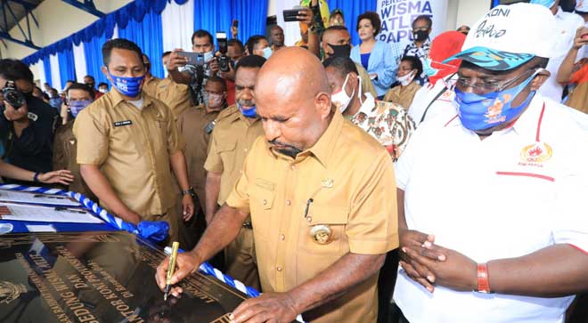Gubernur Papua Tegaskan PON XX Pasti Jadi 8 Gubernur LE Resmi Wisma Atlet KONI Pap